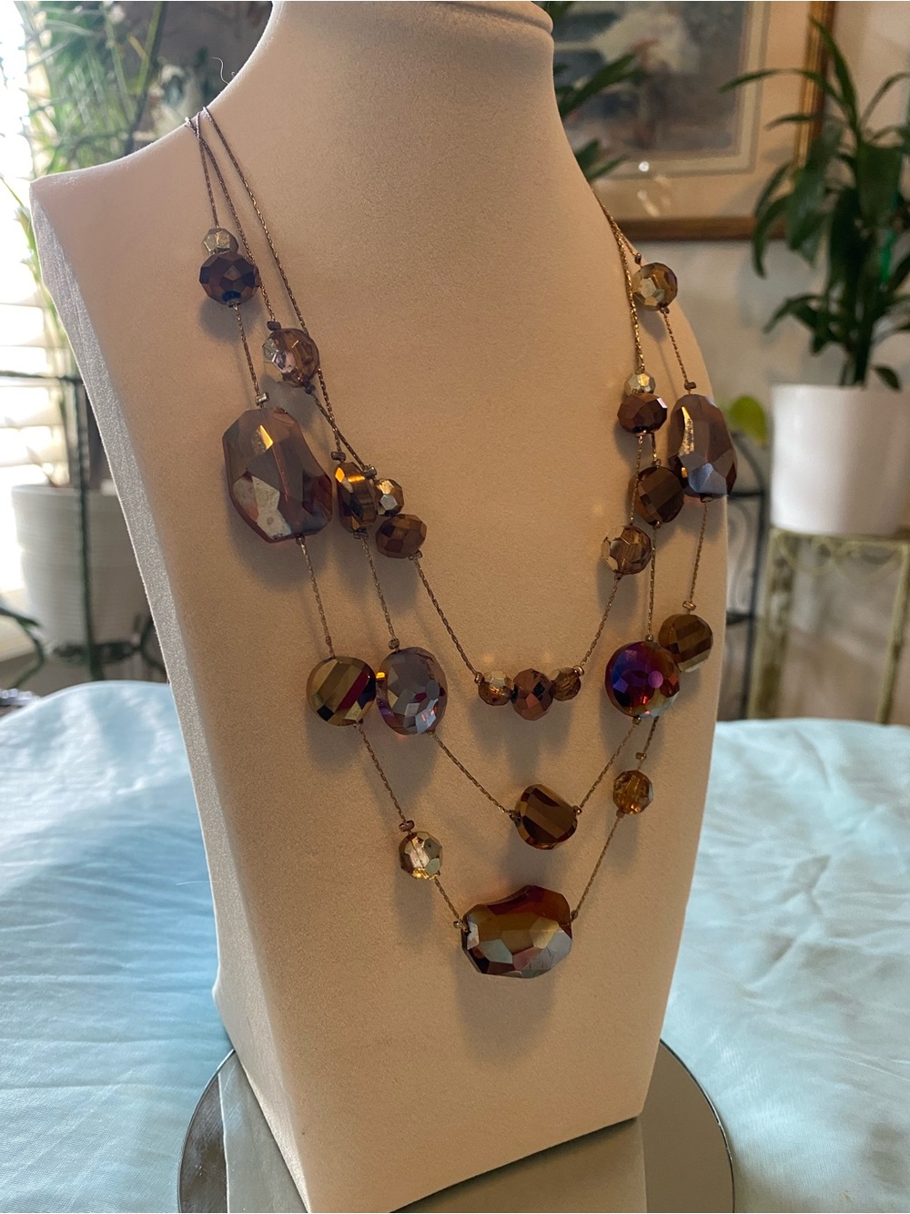 VINTAGE MULTI-STRAND FACETED CRYSTAL STATEMENT NECKLACE - Picture 2 of 11